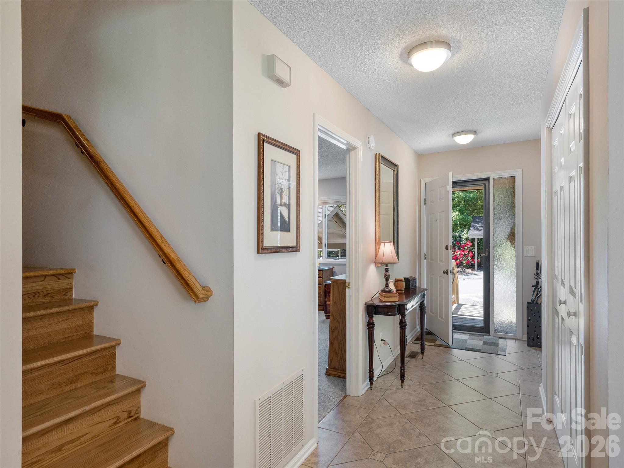 905 Red Oak Drive