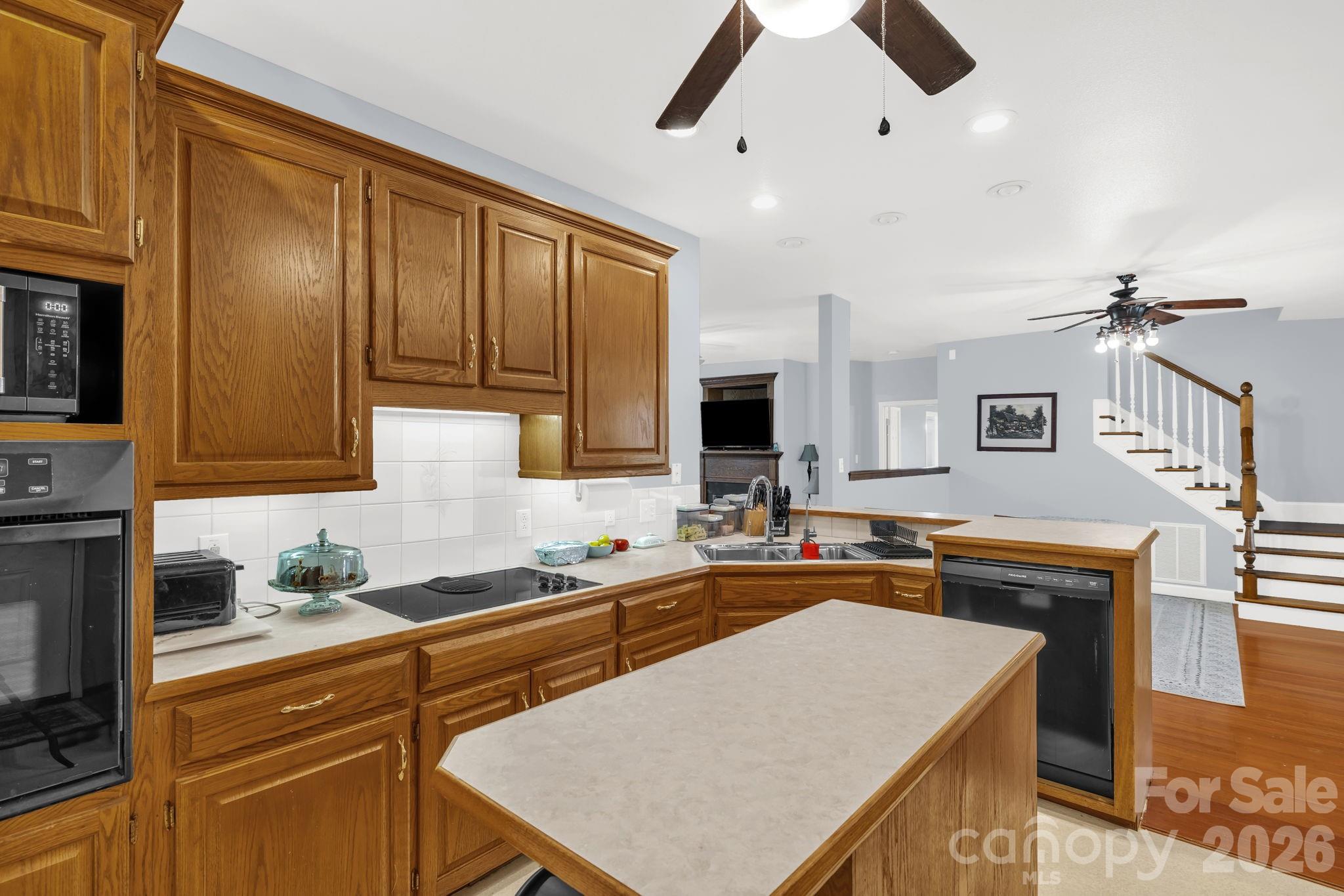 STERLING OAKS - Residential