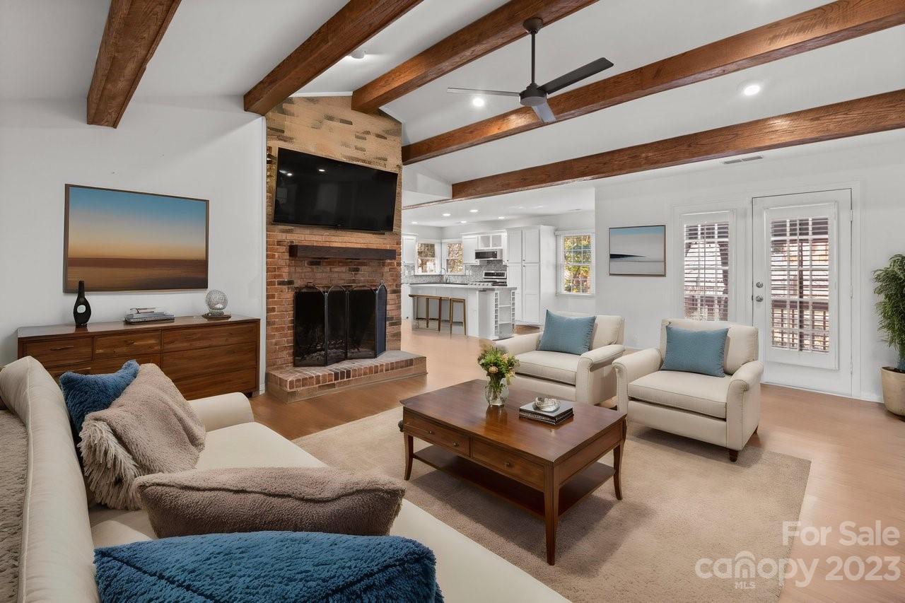 Katelyn Moors - Residential