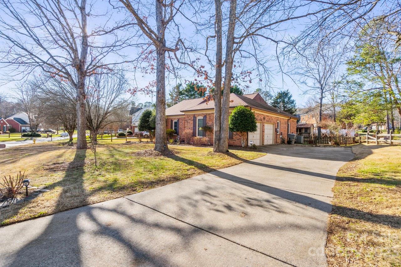 Katelyn Moors - Residential