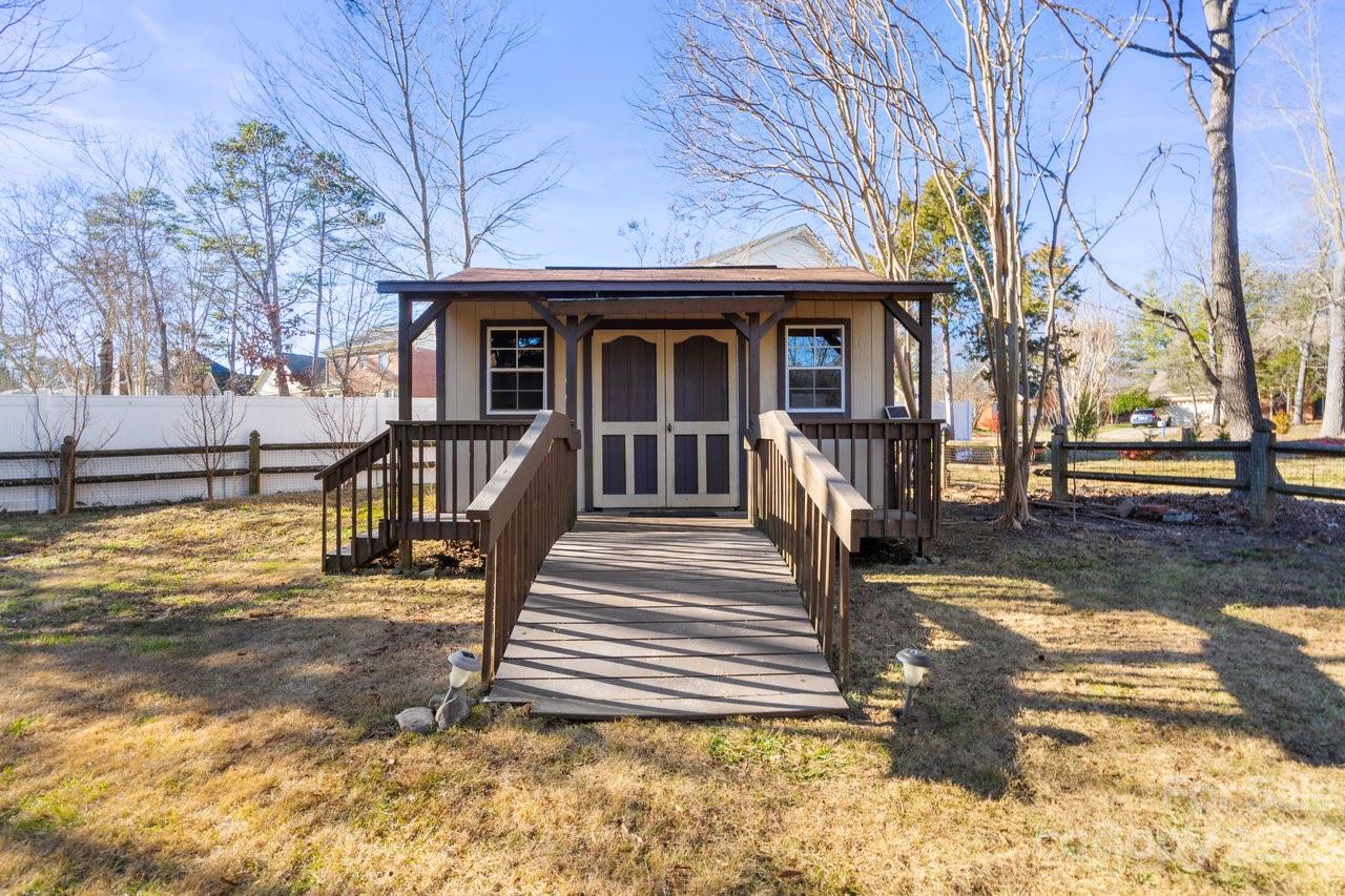 Katelyn Moors - Residential