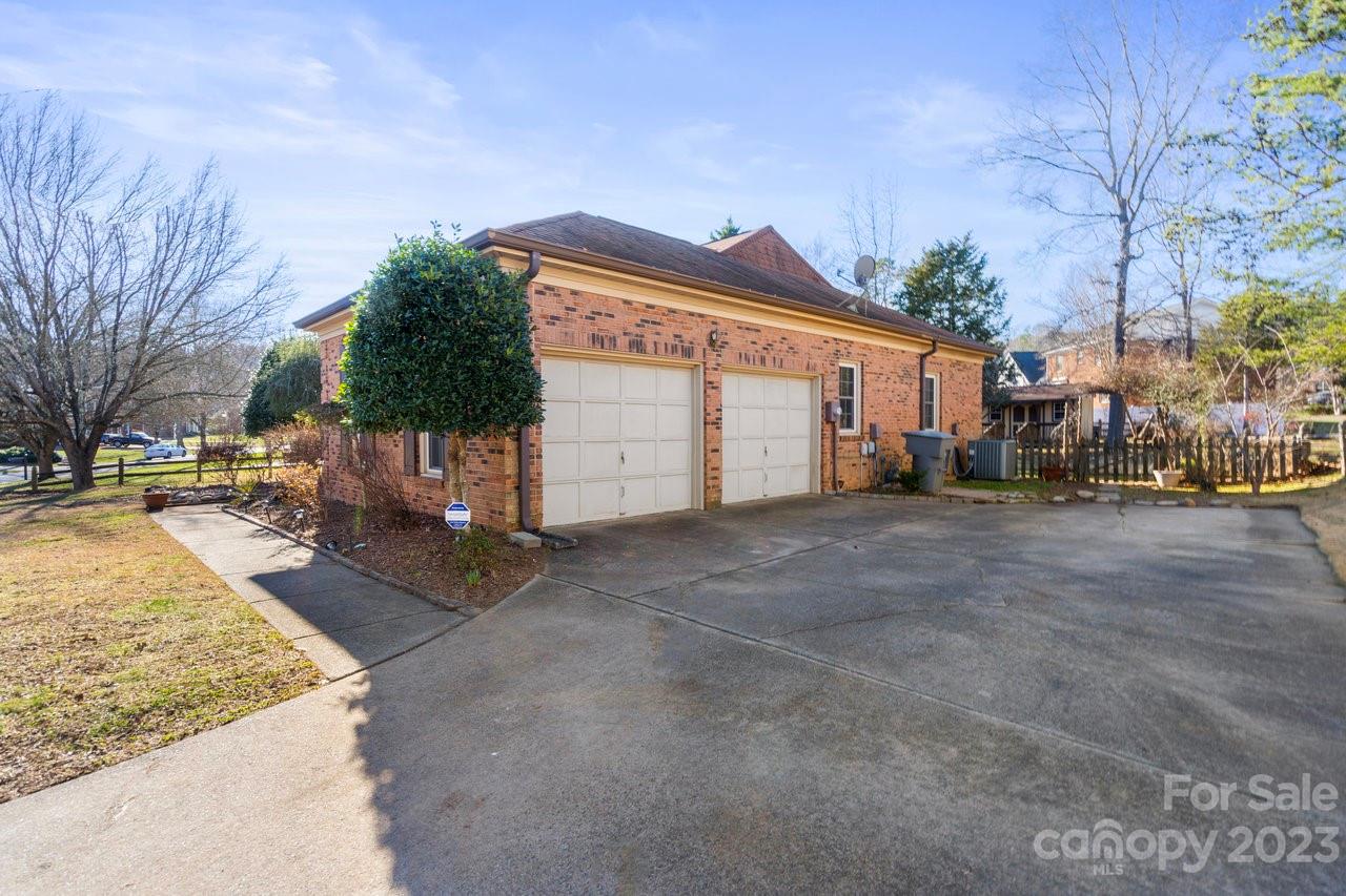 Katelyn Moors - Residential