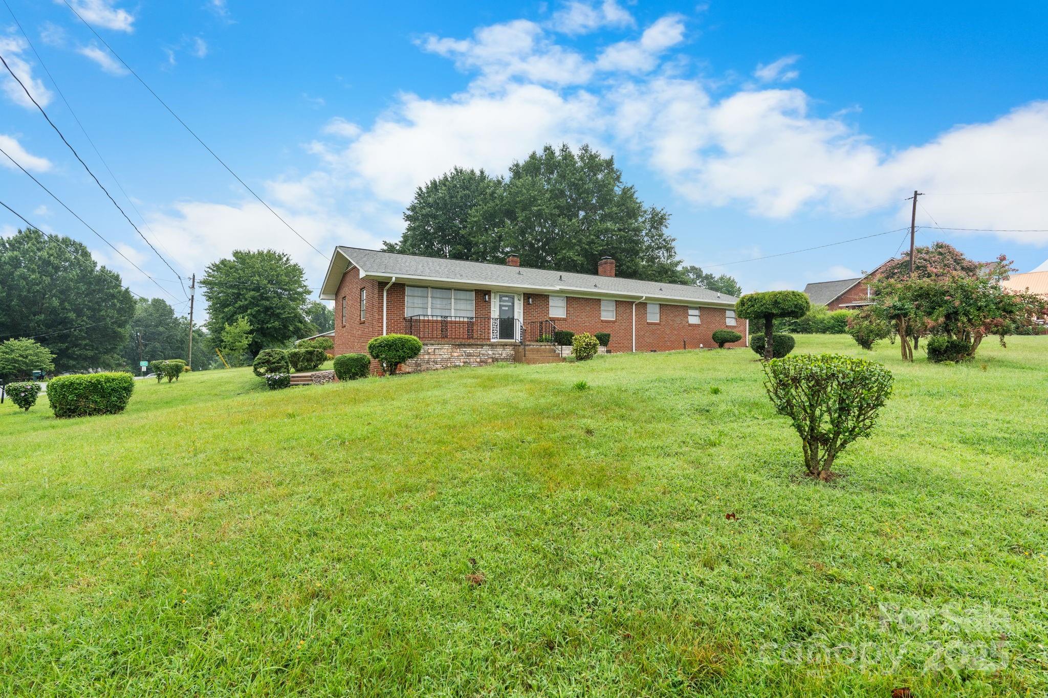 2761 Highland Avenue NE