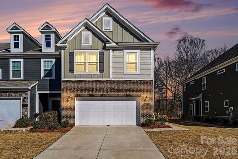 Photo of 302 Abington Street, Matthews, NC 28104 (MLS # 4338523)