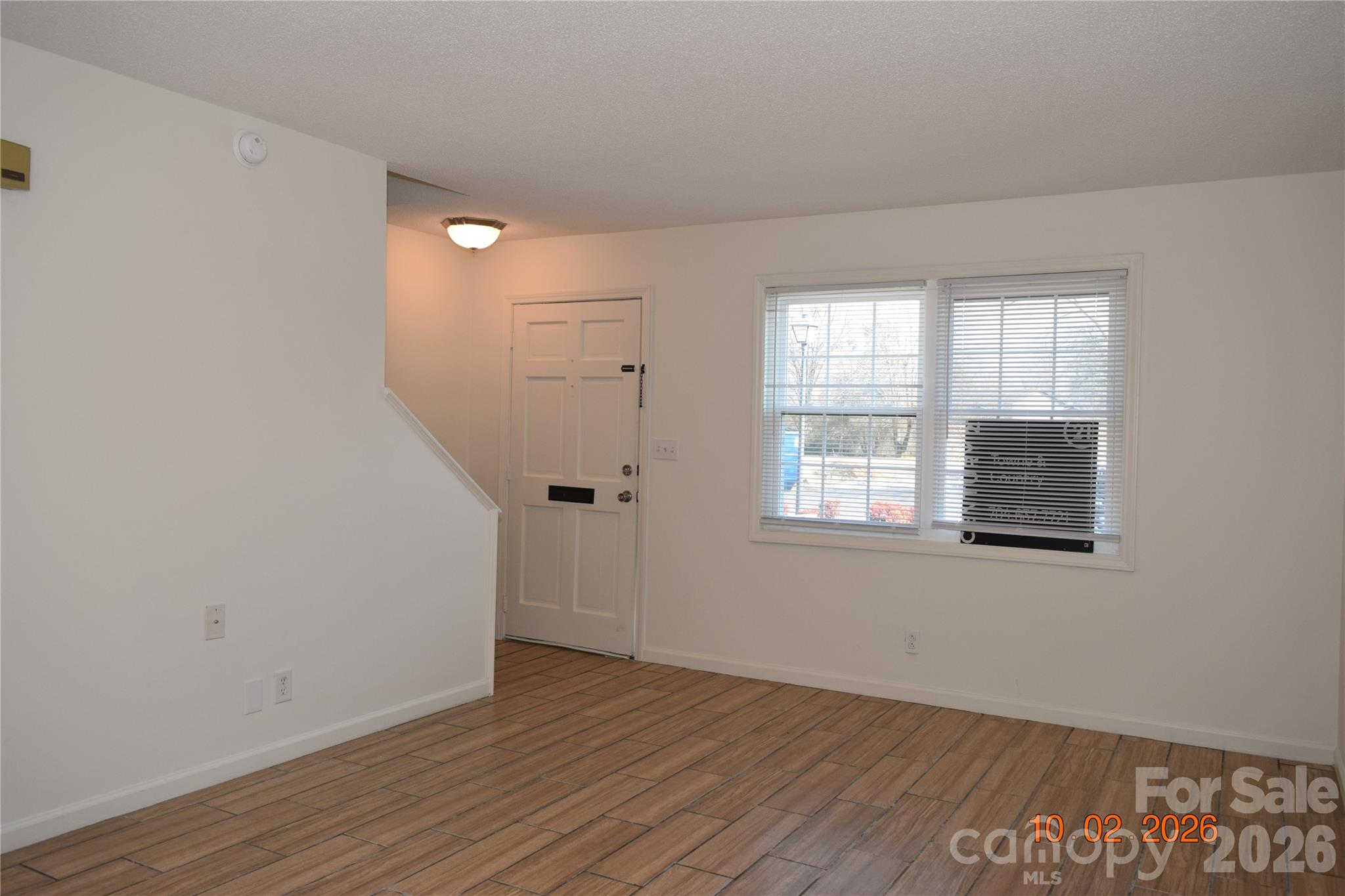 1300 Larchmont Place 402