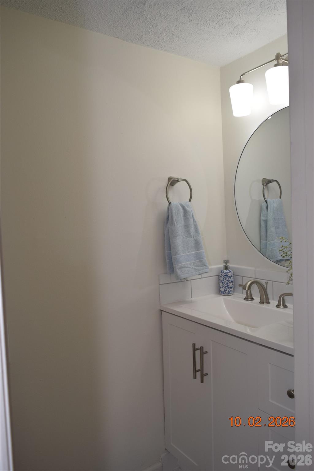 1300 Larchmont Place 402