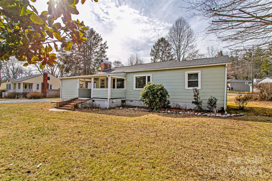 Excellent location close to the hike/bike path, Brevard College, and downtown Brevard. Charming 3 bedroom 1.5 bath home on a very gentle corner lot with new gas furnace, central air, encapsulated crawl space, new kitchen cabinets, new hot water heater, new flooring and new appliances. Rocking chair front porch and more.