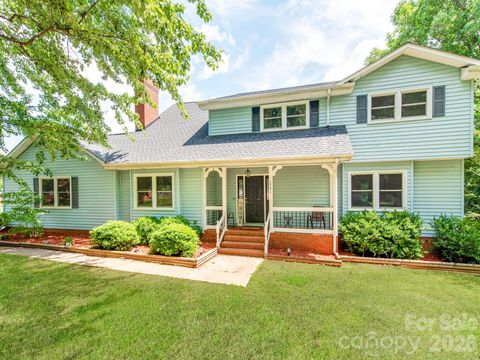Photo of 1741 Lexington Place NW, Concord, NC 28027 (MLS # 4379161)