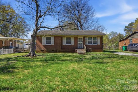 4325 Knollcrest Drive Charlotte NC 28208