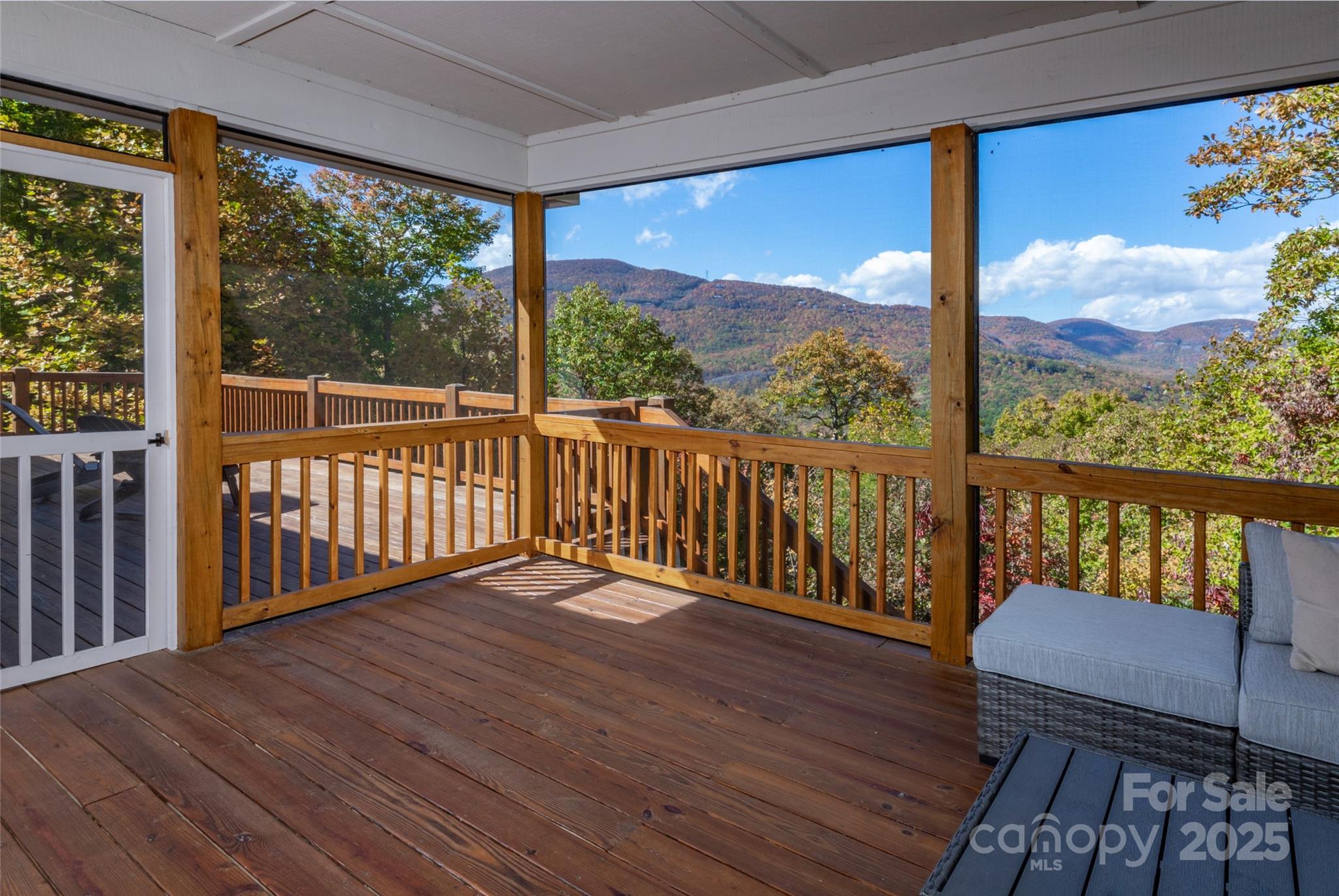 60 Lakeside Trail
