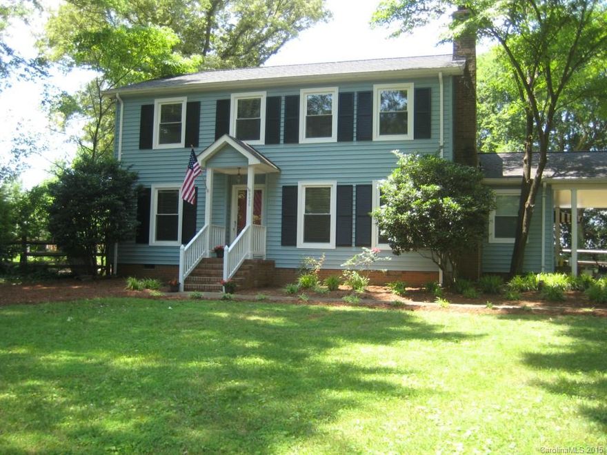 Wonderful cul-de-sac location, great schools and walkable to Piedmont Row and South Park. Updated and ready to move in! Huge family room featuring lots of built-in bookshelves, vaulted ceiling, ceiling fans and fireplace. Newly updated kitchen with granite counter tops. New hardwoods downstairs and new carpet upstairs. Both full baths just renovated with new tile and vanities. Freshly painted throughout. Roof and windows recently replaced. Huge deck overlooking nice, level, fenced back yard.