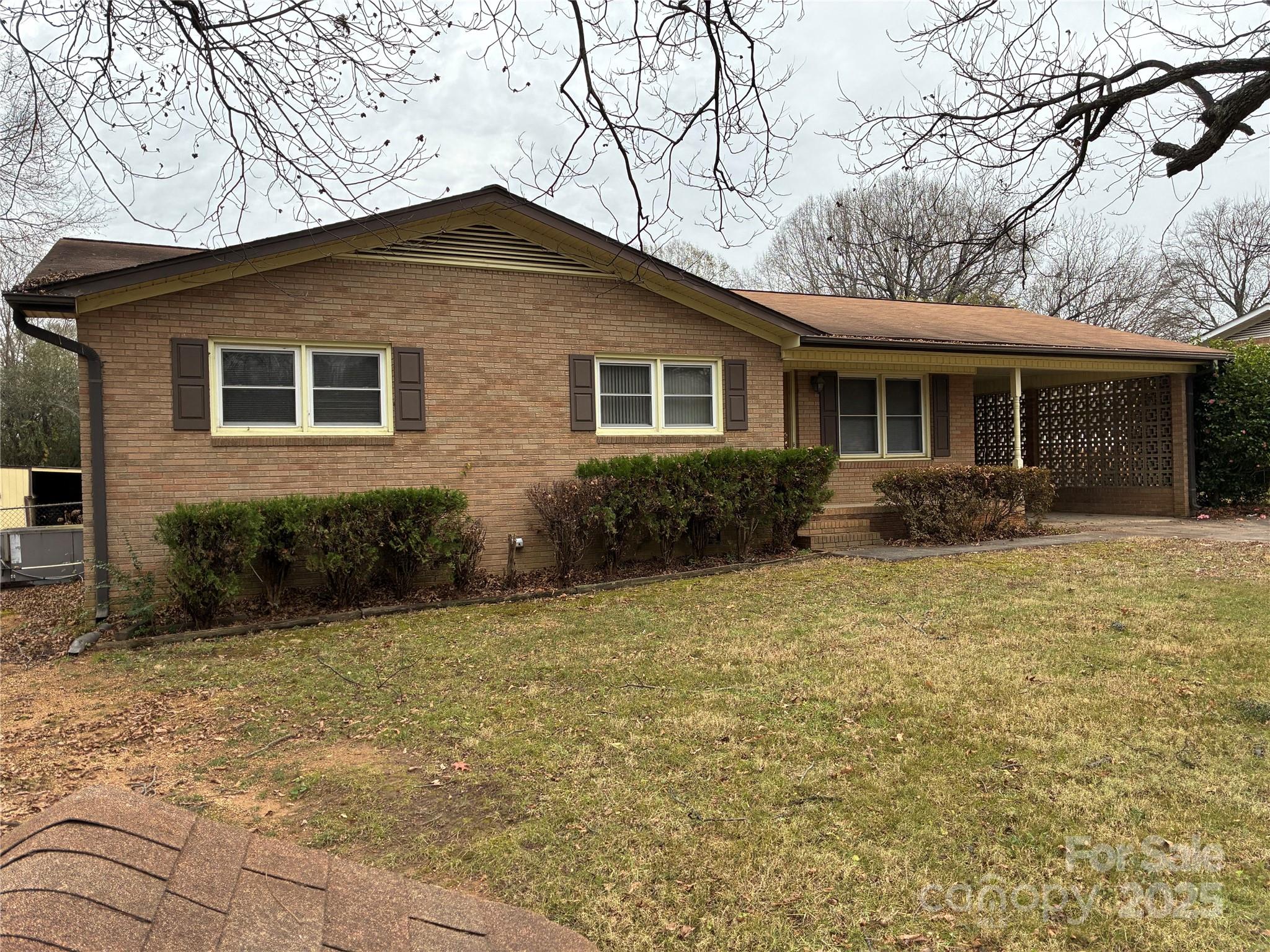 763 Gladden Place NW