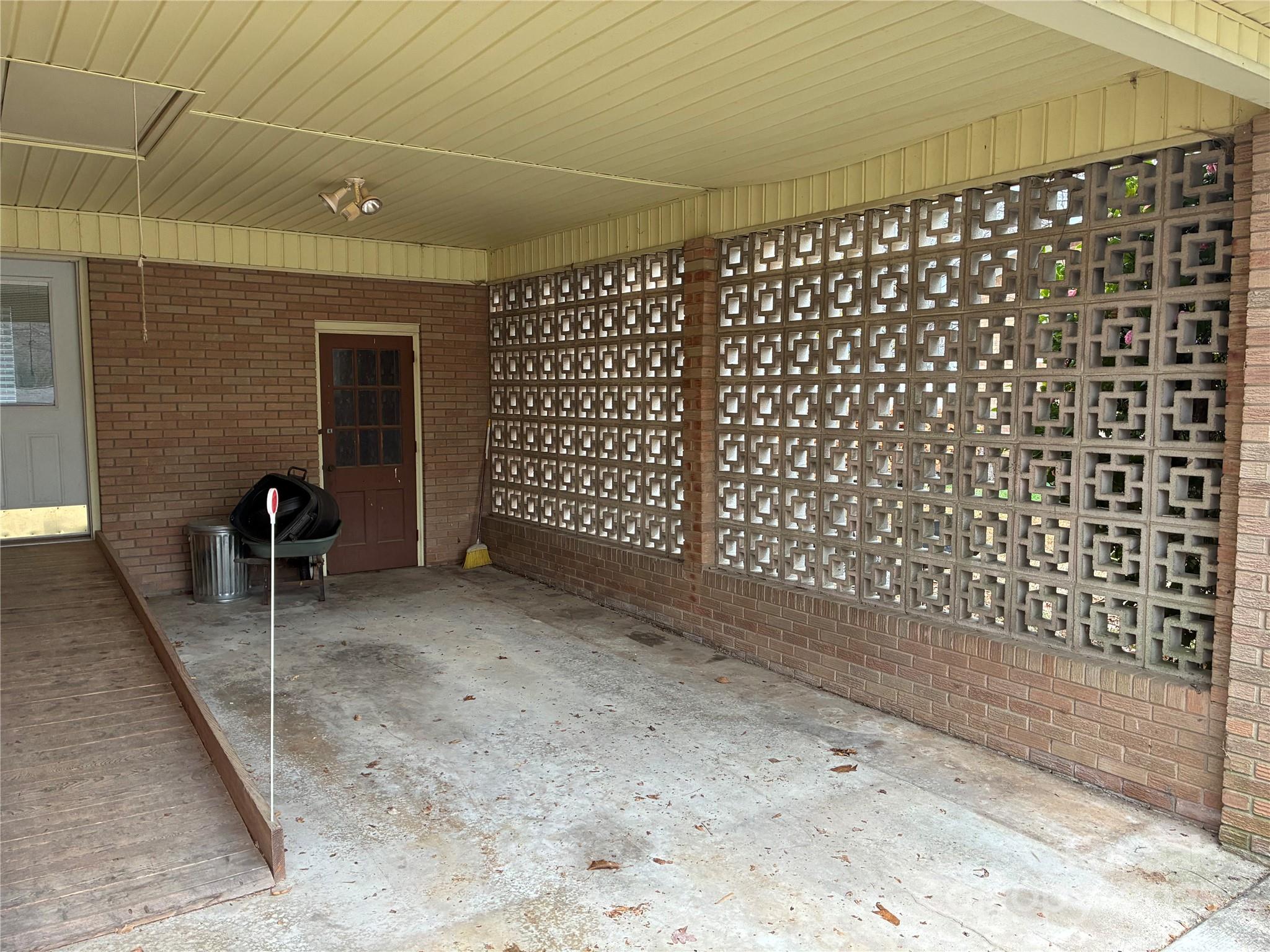 763 Gladden Place NW