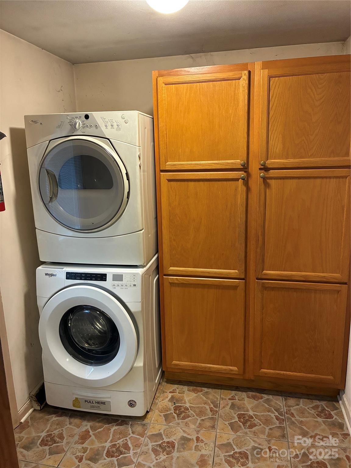 763 Gladden Place NW