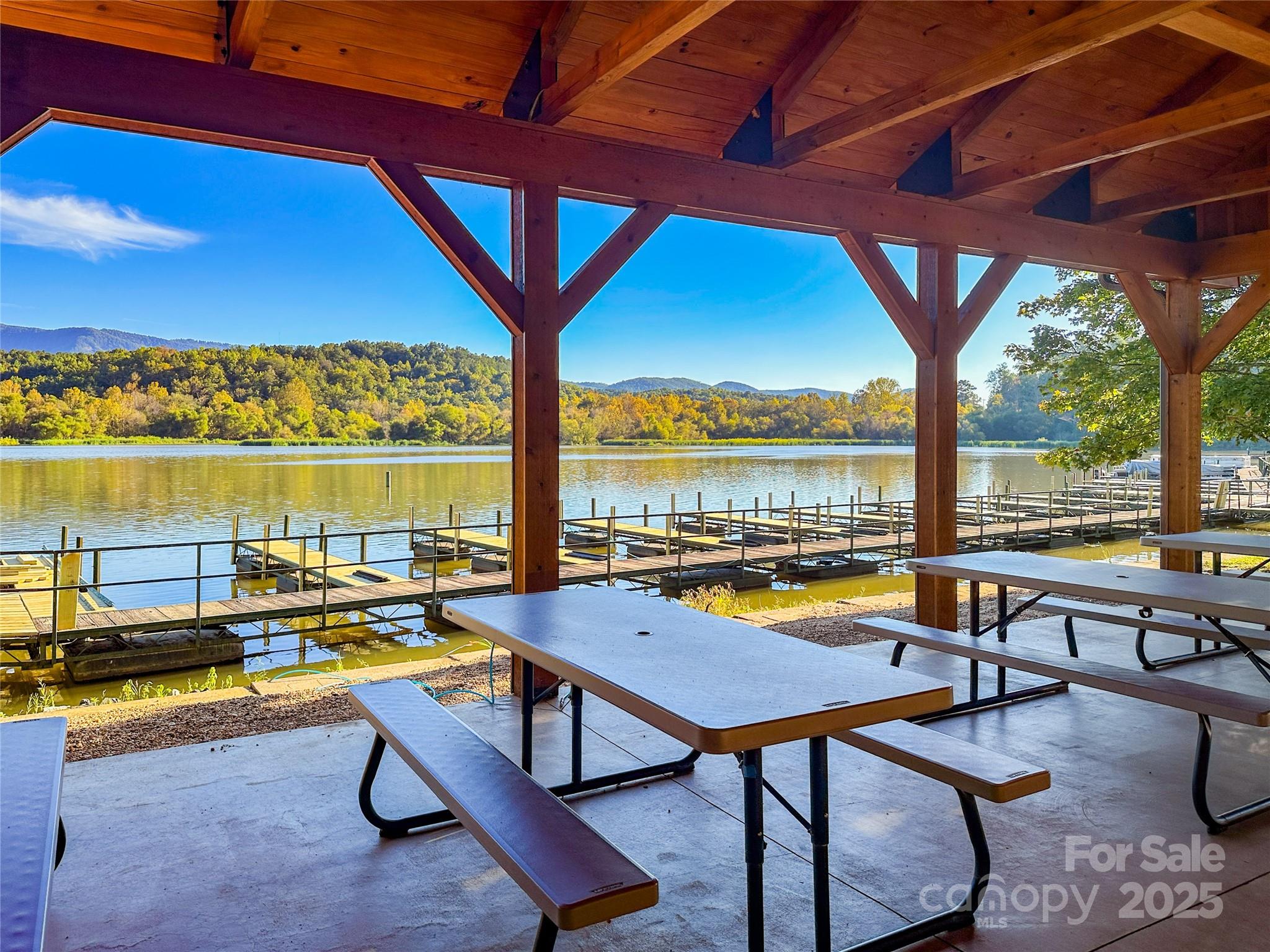 Lake Adger - Land