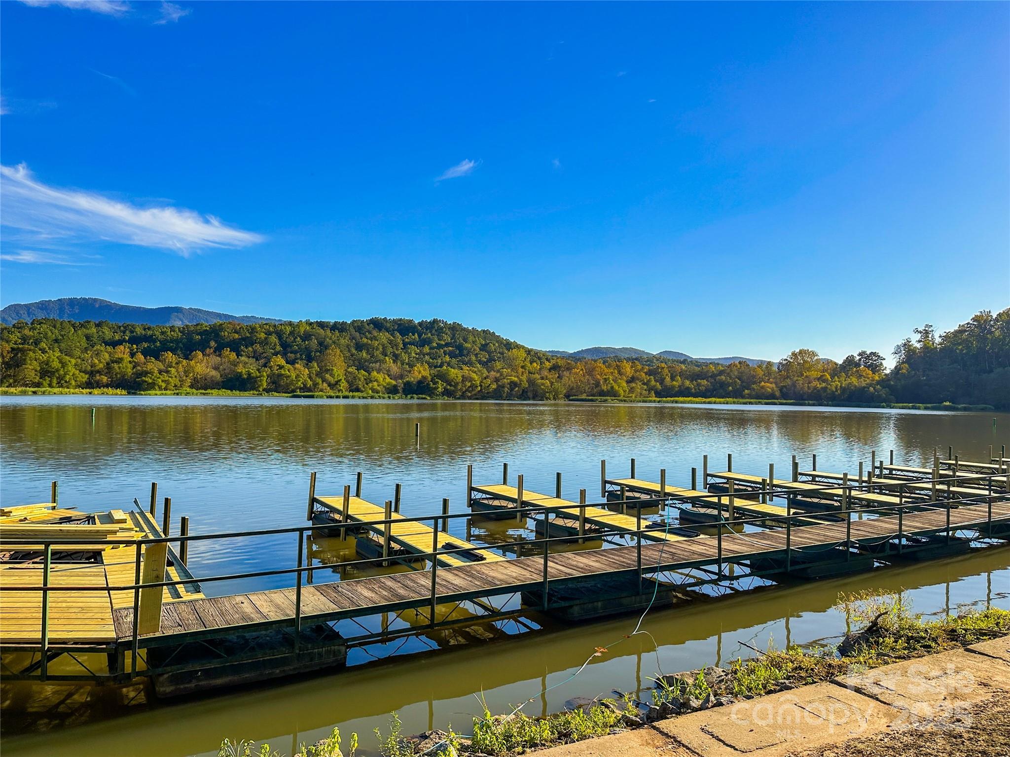 Lake Adger - Land