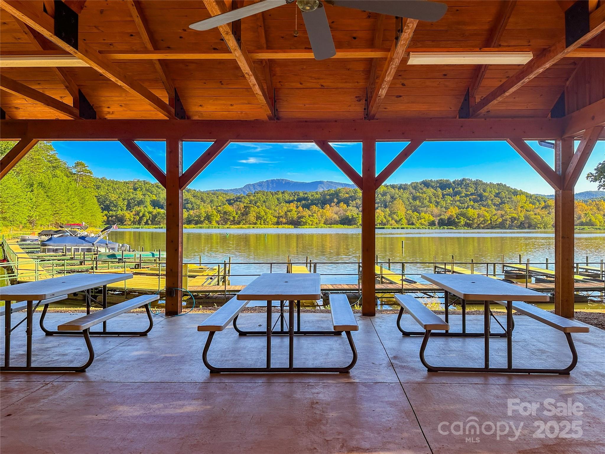 Lake Adger - Land