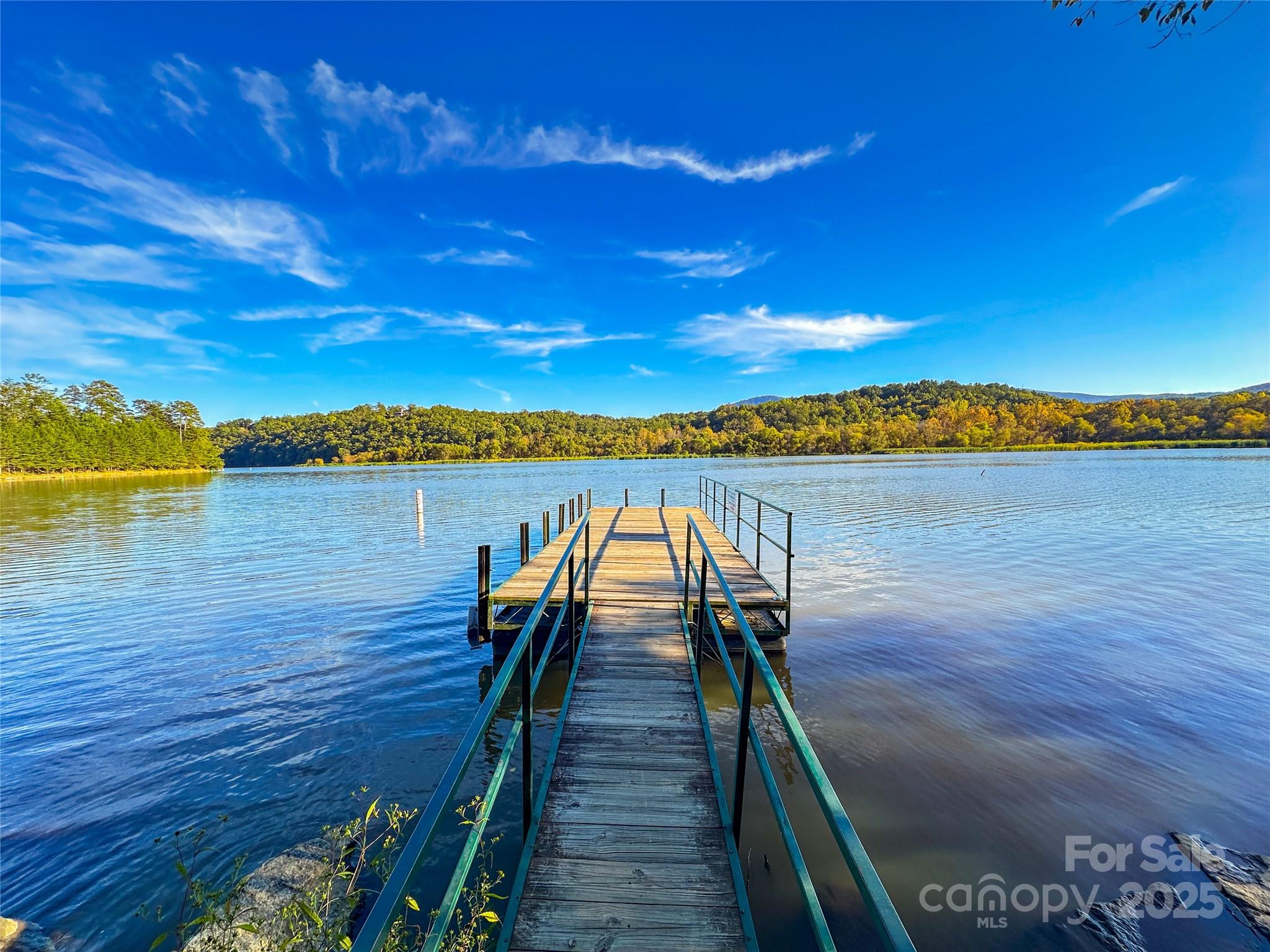 Lake Adger - Land