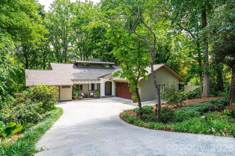 Photo of 2028 10th Street Boulevard NW, Hickory, NC 28601 (MLS # 4405123)