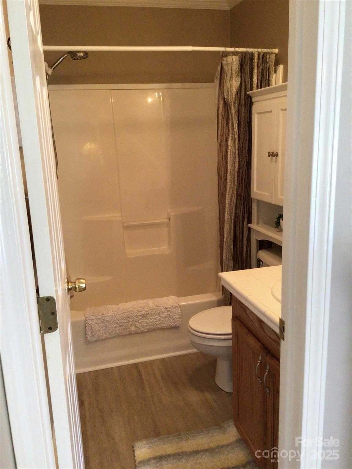 Newton, North Carolina 28658, United States, 3 Bedrooms Bedrooms, ,2 BathroomsBathrooms,Residential,Active,223107