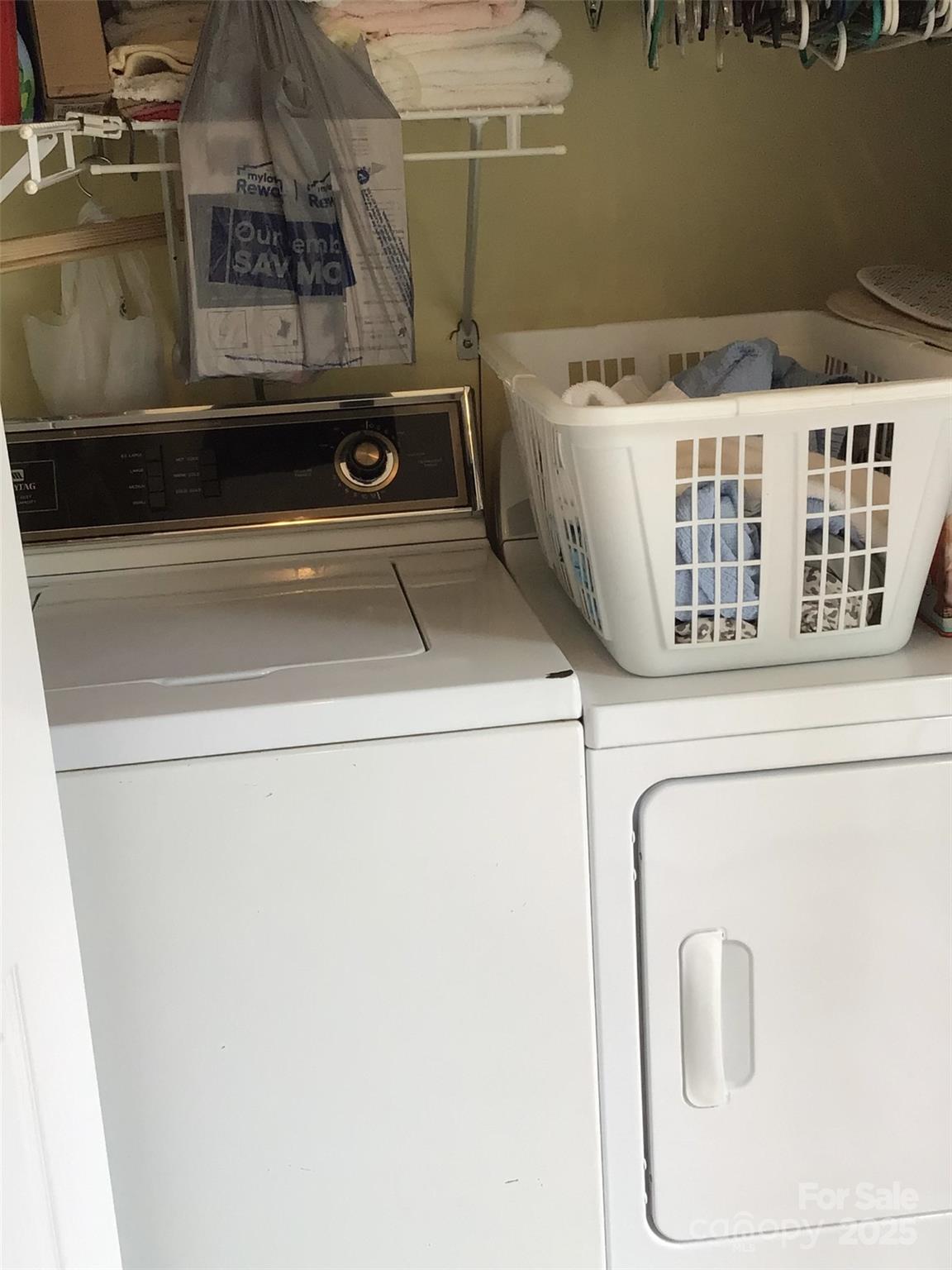 Newton, North Carolina 28658, United States, 3 Bedrooms Bedrooms, ,2 BathroomsBathrooms,Residential,Active,223107