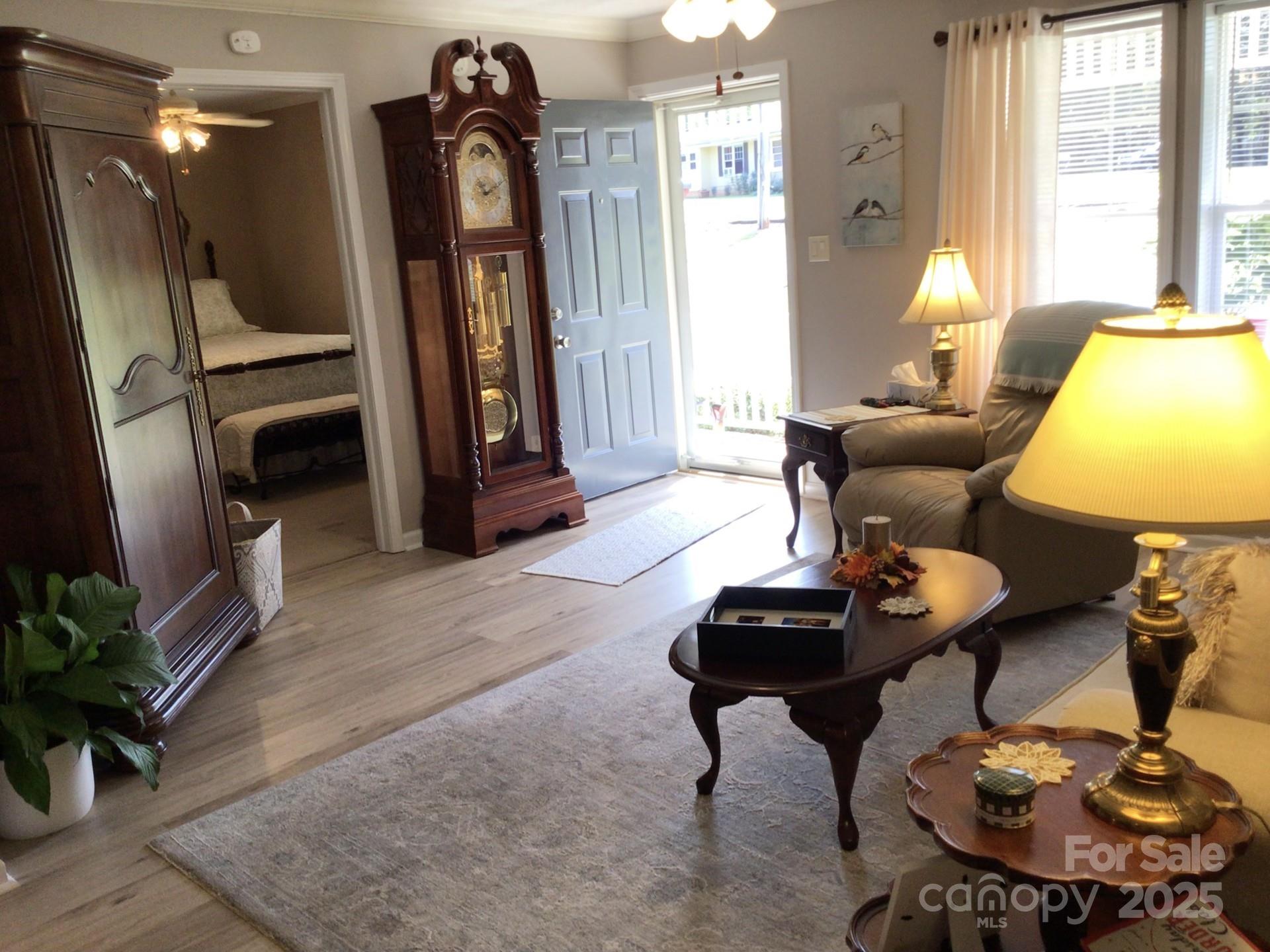 Newton, North Carolina 28658, United States, 3 Bedrooms Bedrooms, ,2 BathroomsBathrooms,Residential,Active,223107