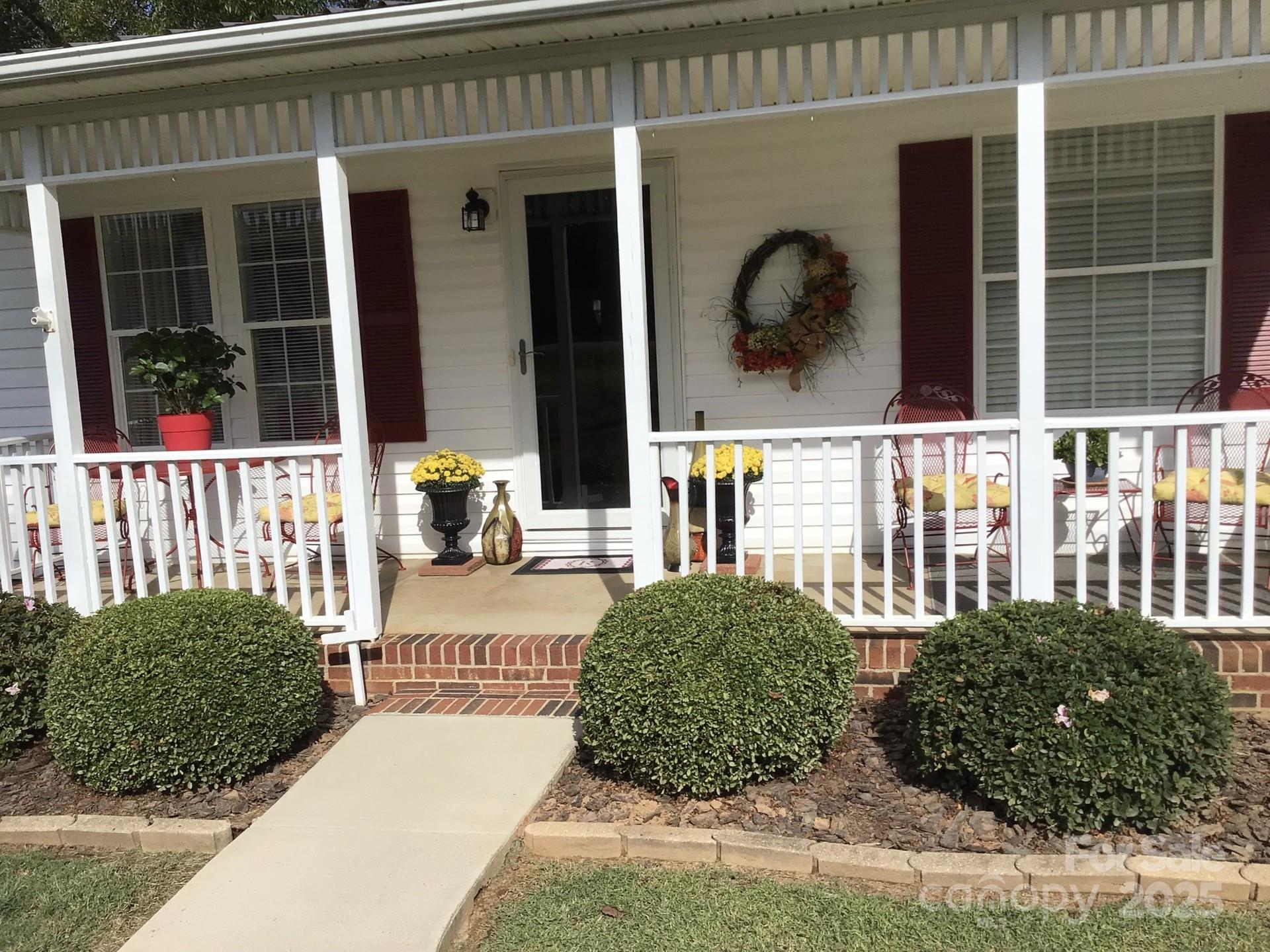 Newton, North Carolina 28658, United States, 3 Bedrooms Bedrooms, ,2 BathroomsBathrooms,Residential,Active,223107