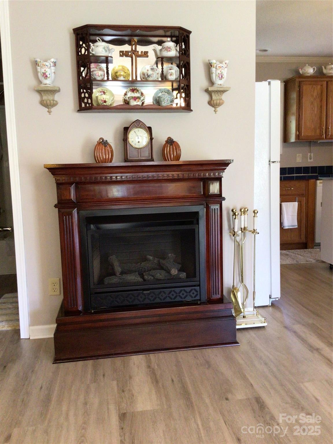 Newton, North Carolina 28658, United States, 3 Bedrooms Bedrooms, ,2 BathroomsBathrooms,Residential,Active,223107