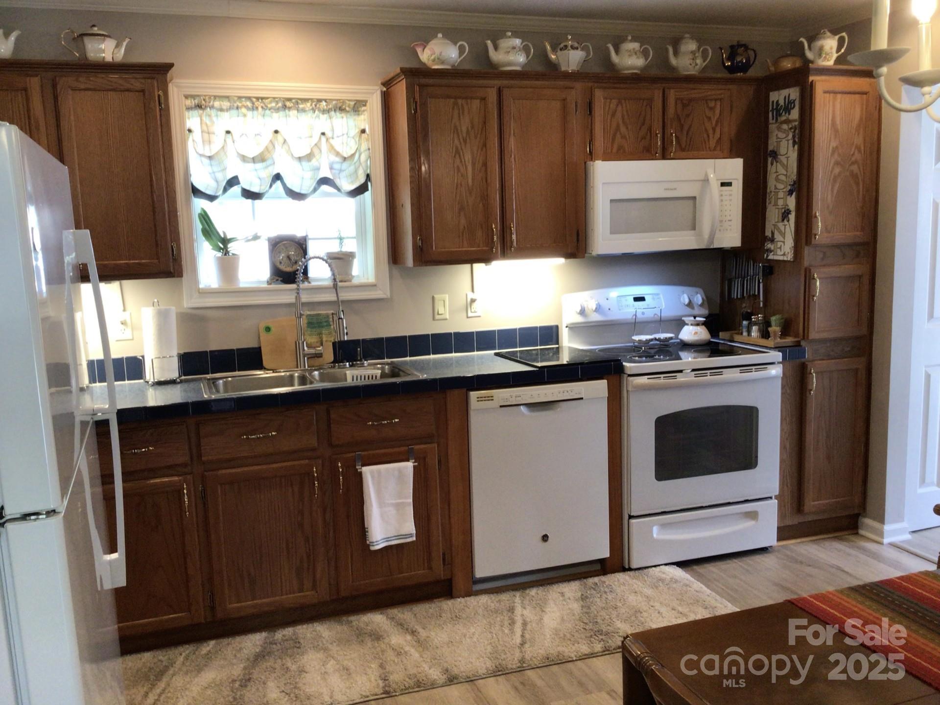 Newton, North Carolina 28658, United States, 3 Bedrooms Bedrooms, ,2 BathroomsBathrooms,Residential,Active,223107