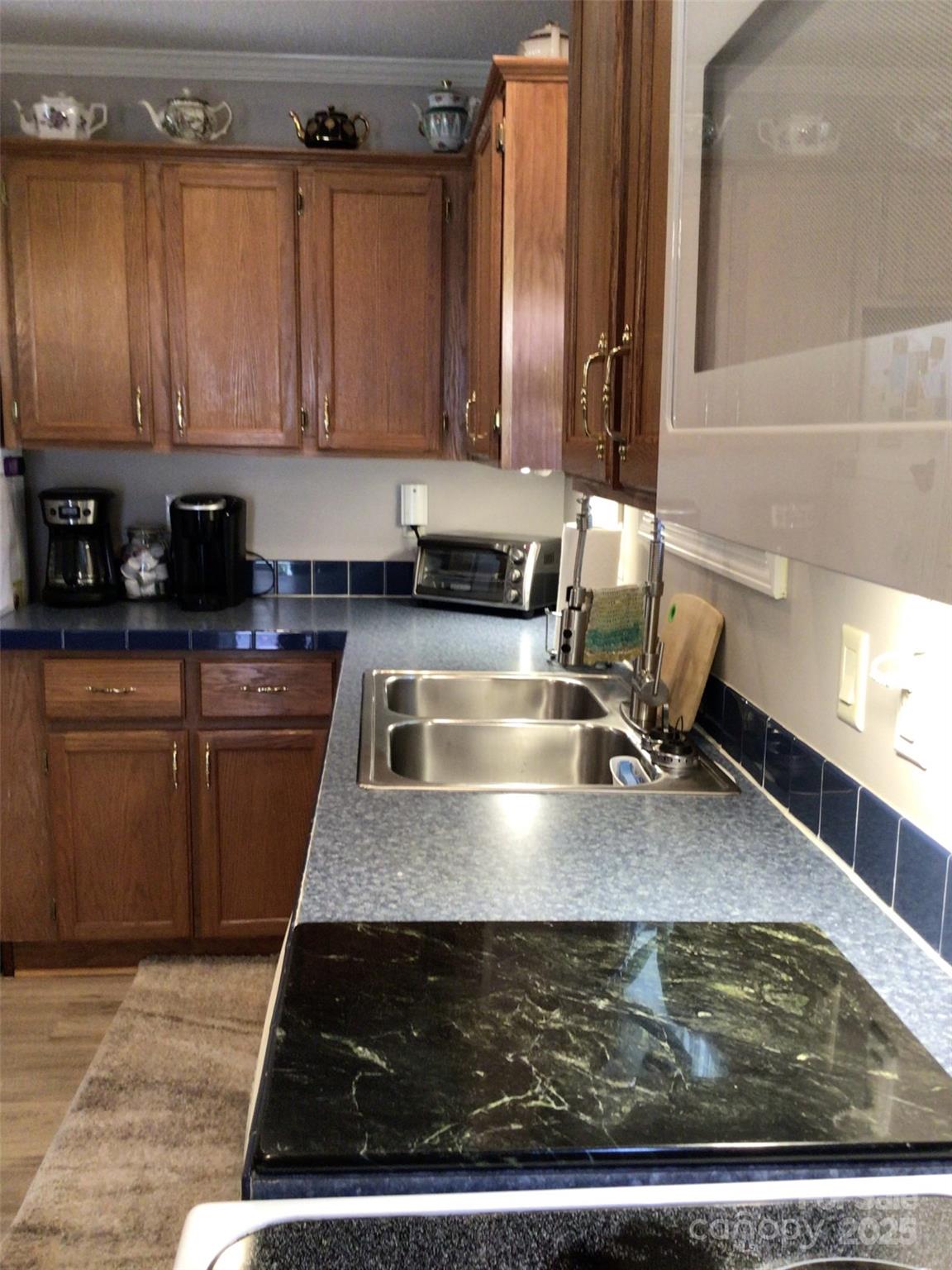 Newton, North Carolina 28658, United States, 3 Bedrooms Bedrooms, ,2 BathroomsBathrooms,Residential,Active,223107