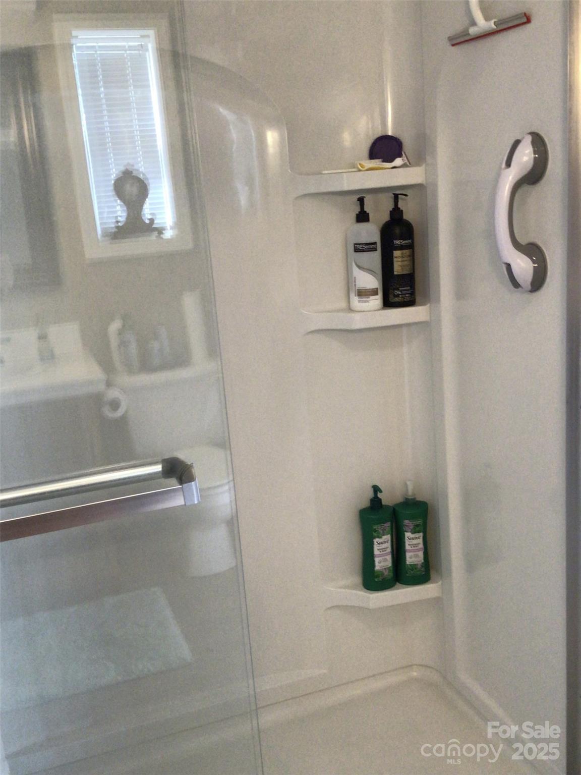 Newton, North Carolina 28658, United States, 3 Bedrooms Bedrooms, ,2 BathroomsBathrooms,Residential,Active,223107