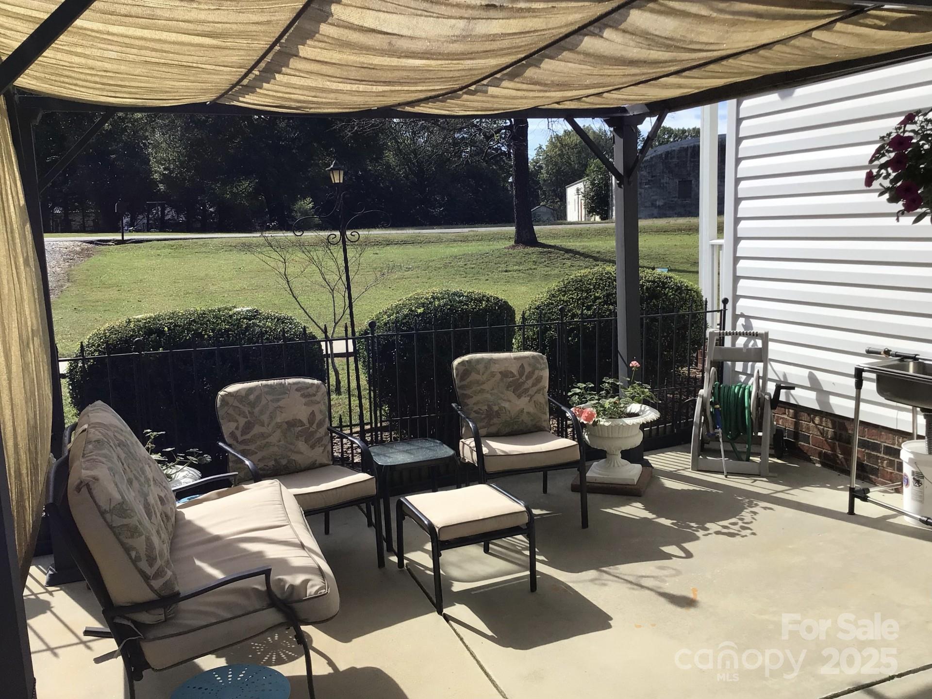 Newton, North Carolina 28658, United States, 3 Bedrooms Bedrooms, ,2 BathroomsBathrooms,Residential,Active,223107