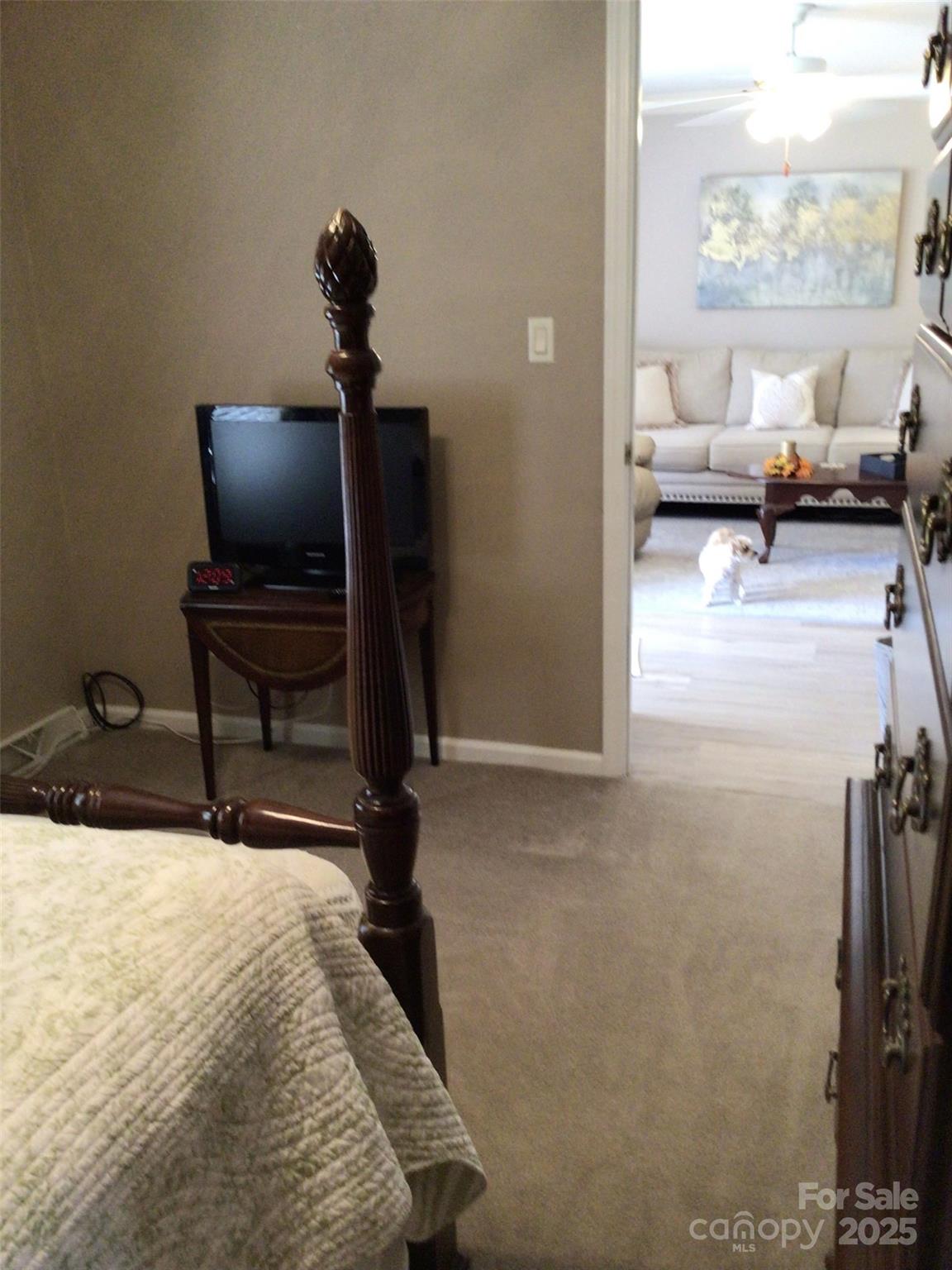 Newton, North Carolina 28658, United States, 3 Bedrooms Bedrooms, ,2 BathroomsBathrooms,Residential,Active,223107