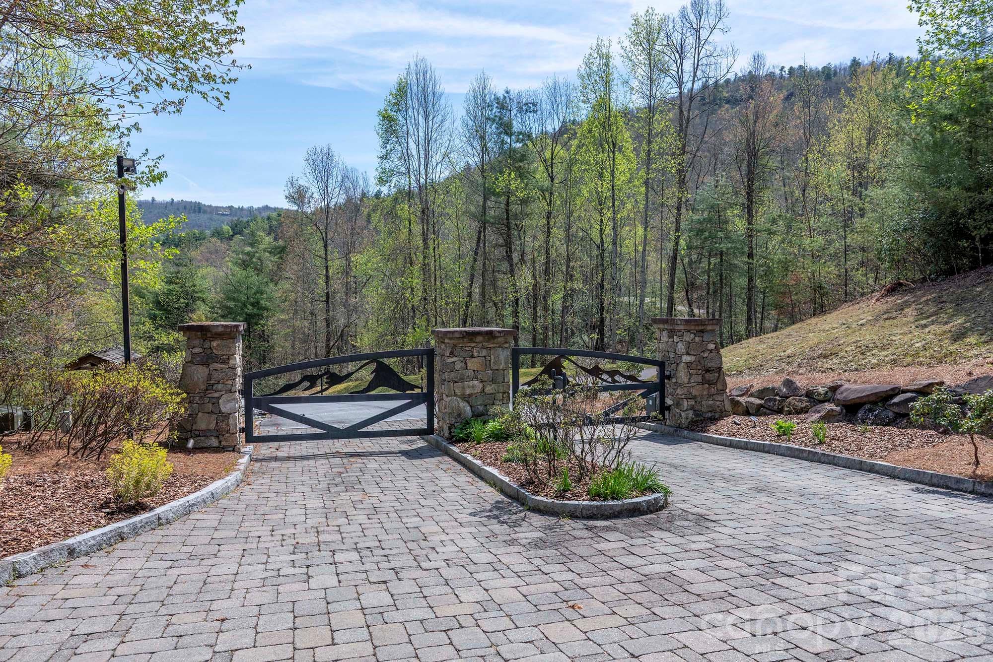 Round Mountain Falls - Residential