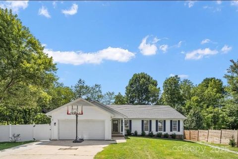 14 Primrose Lane Asheville NC 28805