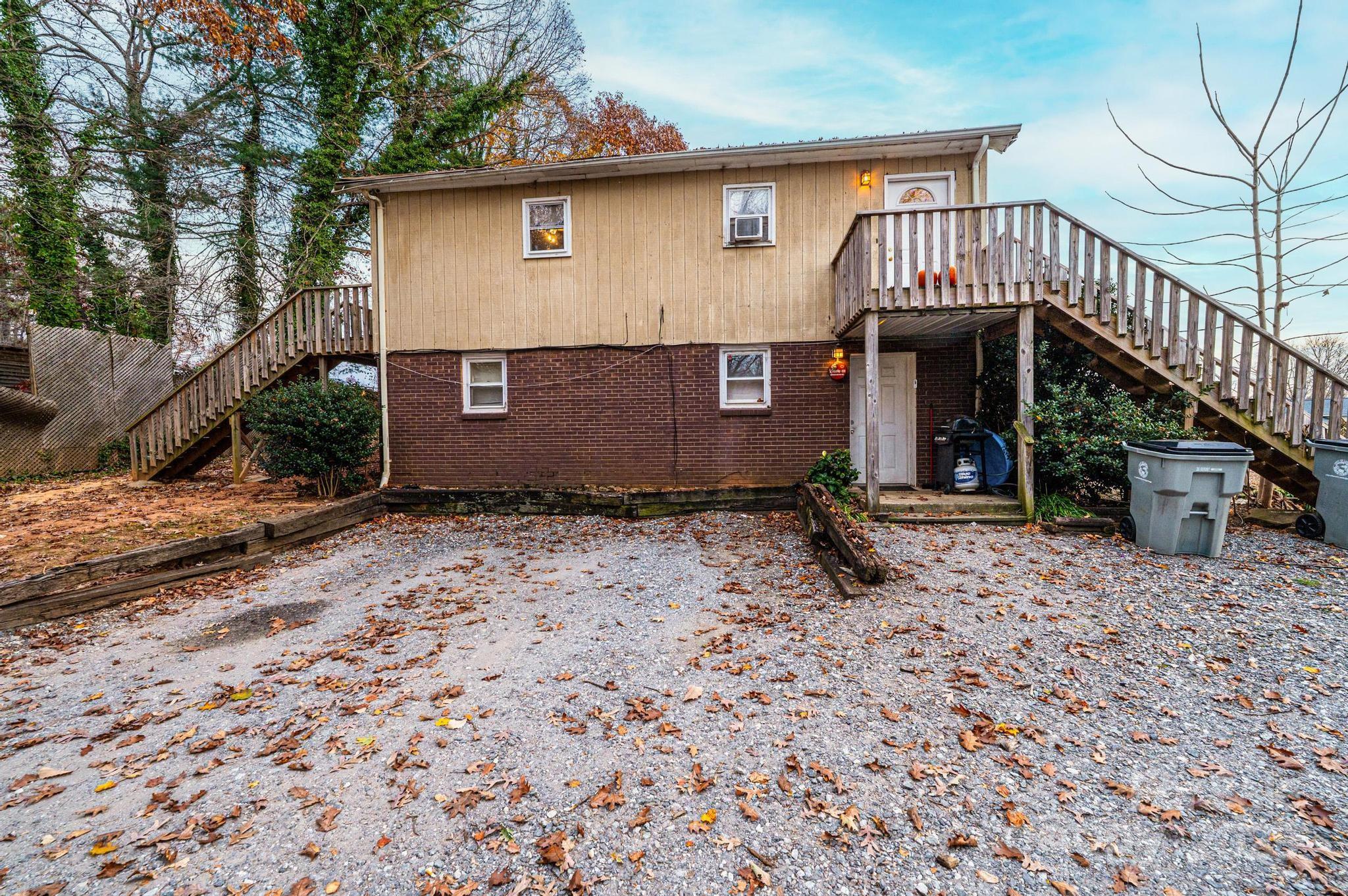 711 Meredith Court SW