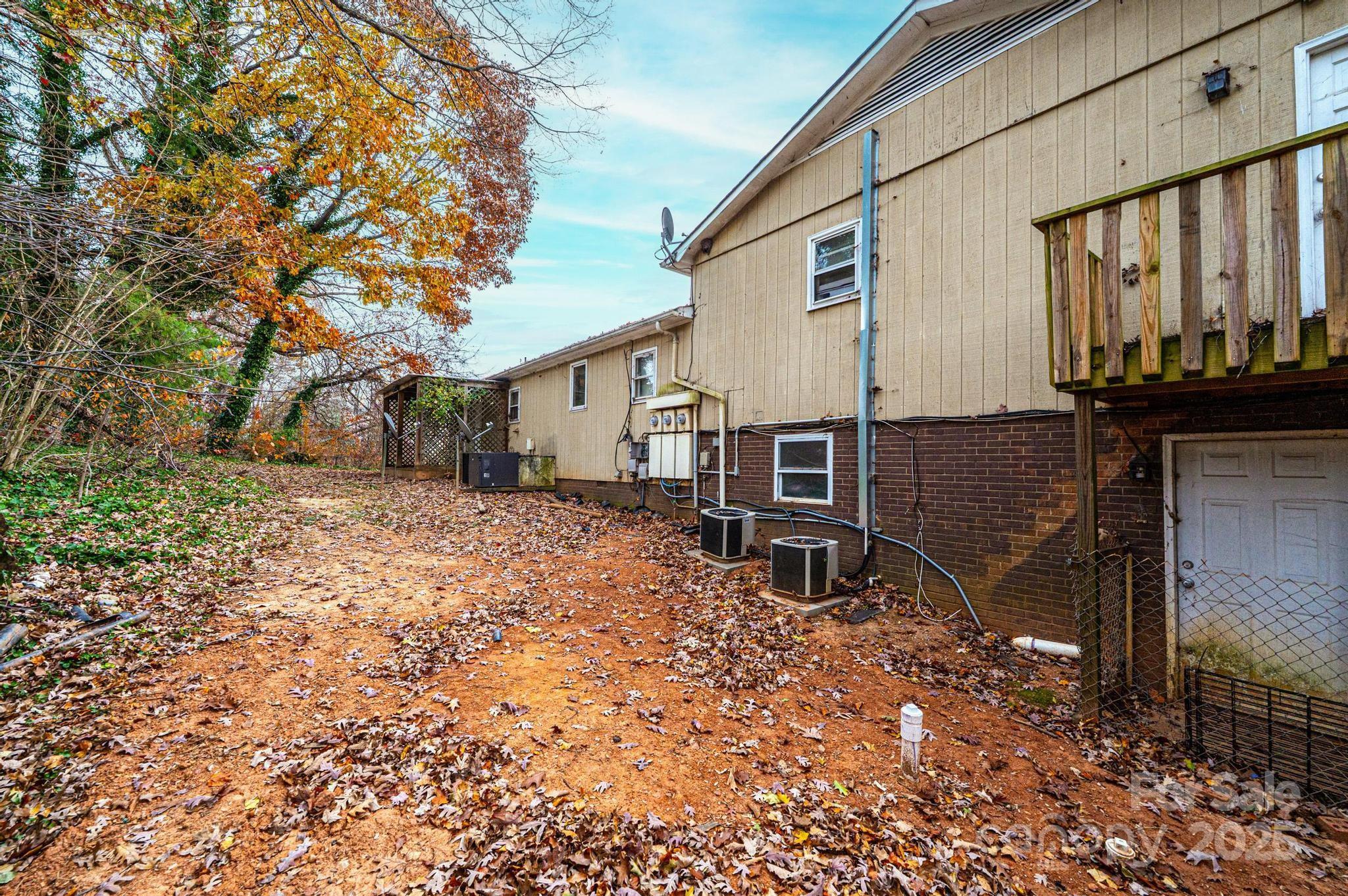 711 Meredith Court SW