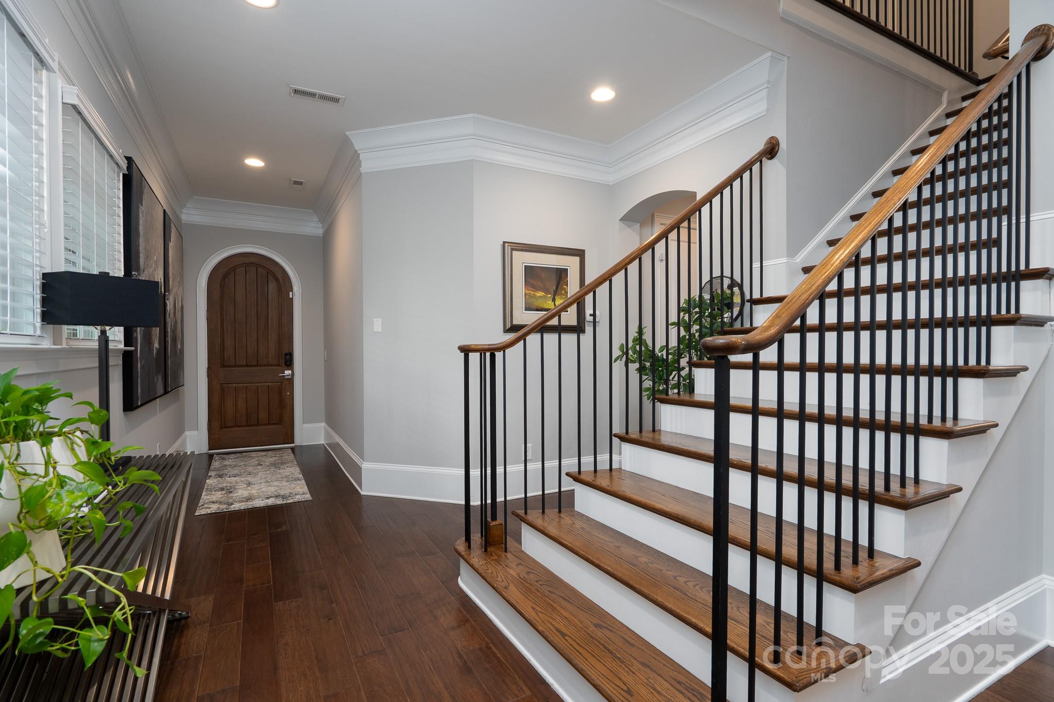 5041 Vernet Lane
