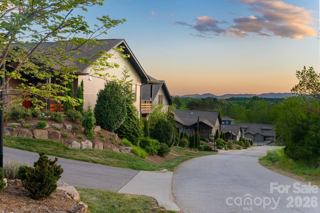 Reynolds Mountain Villas - Residential