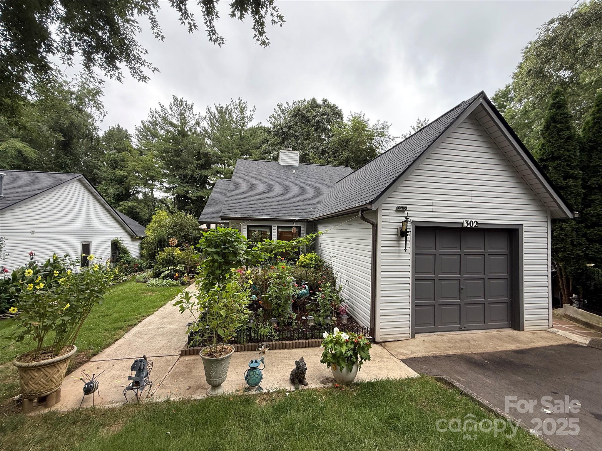 302 Oak Place