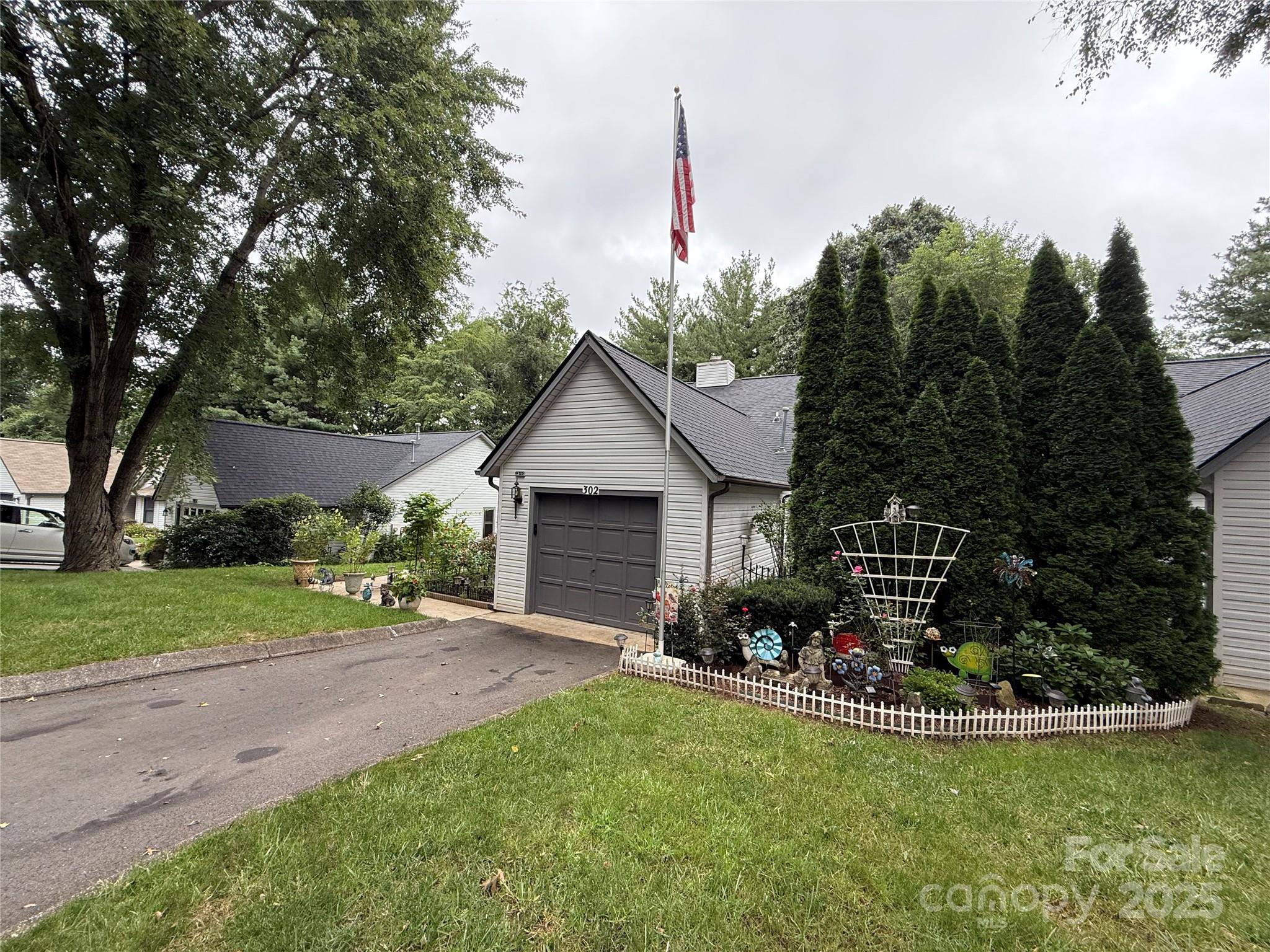 302 Oak Place