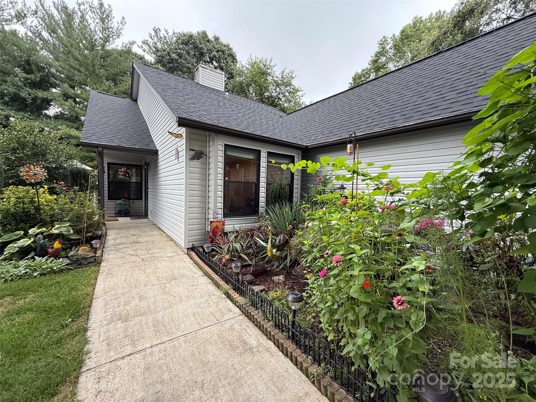 302 Oak Place