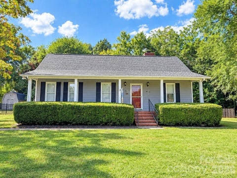 Photo of 1617 Lawing Road, Charlotte, NC 28216 (MLS # 4429211)
