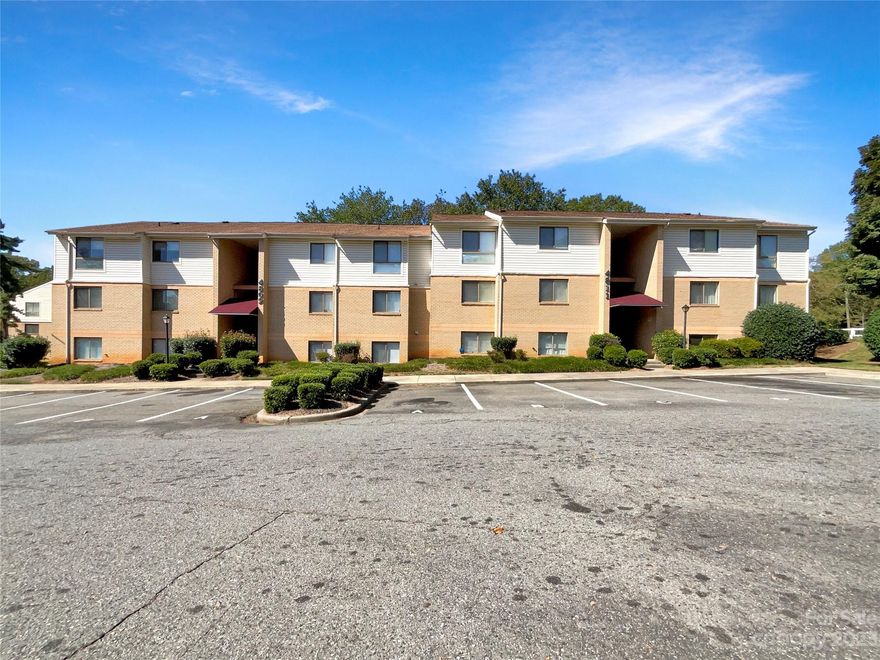 Wonderful two bedroom two bath condo off Hickory Grove. Community has ponds, close to everything. Lower level walkout with large kitchen with eat in breakfast area, 2 bedrooms and 2 full baths. Storage off patio. Come see this one today!