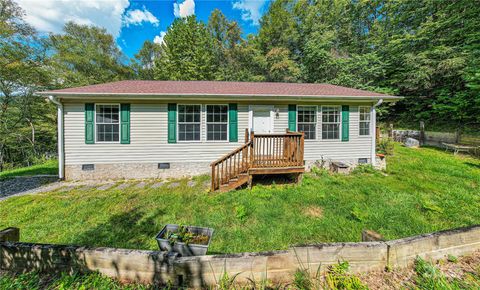 Photo of 11 Grand Canyon Drive, Hendersonville, NC 28792 (MLS # 4304844)