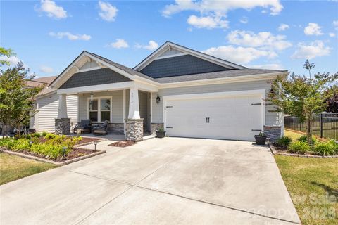 Photo of 2012 Hyacinth Court, Denver, NC 28037 (MLS # 4380236)