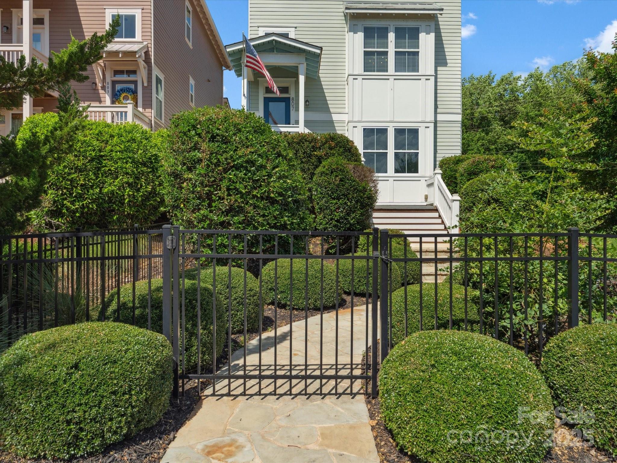807 Herrons Ferry Road