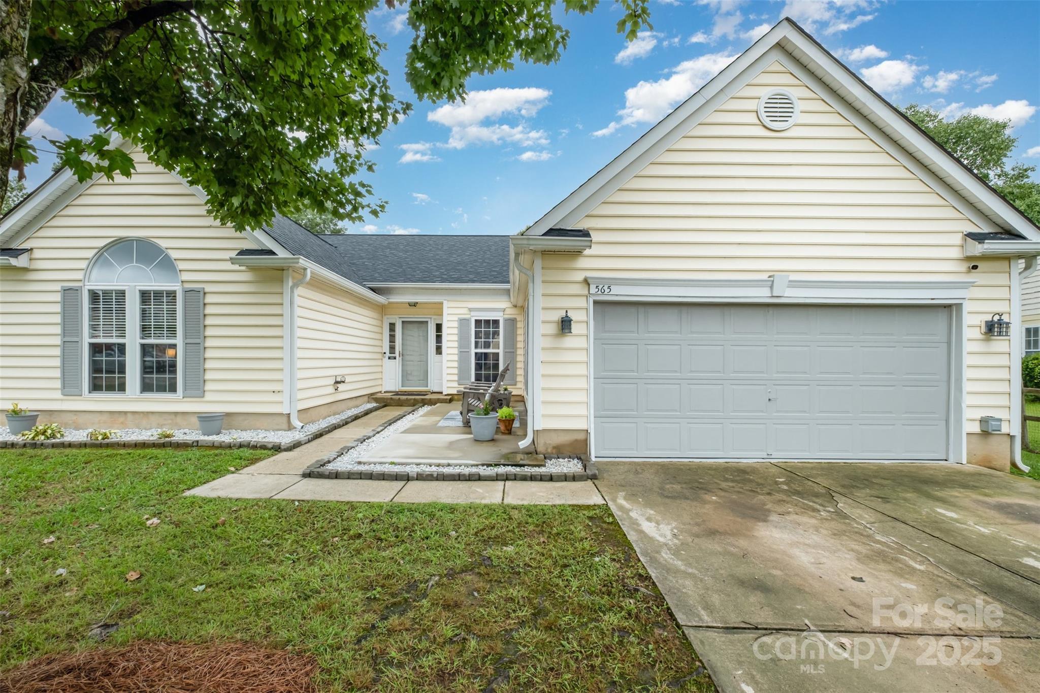 565 Viking Place SW
