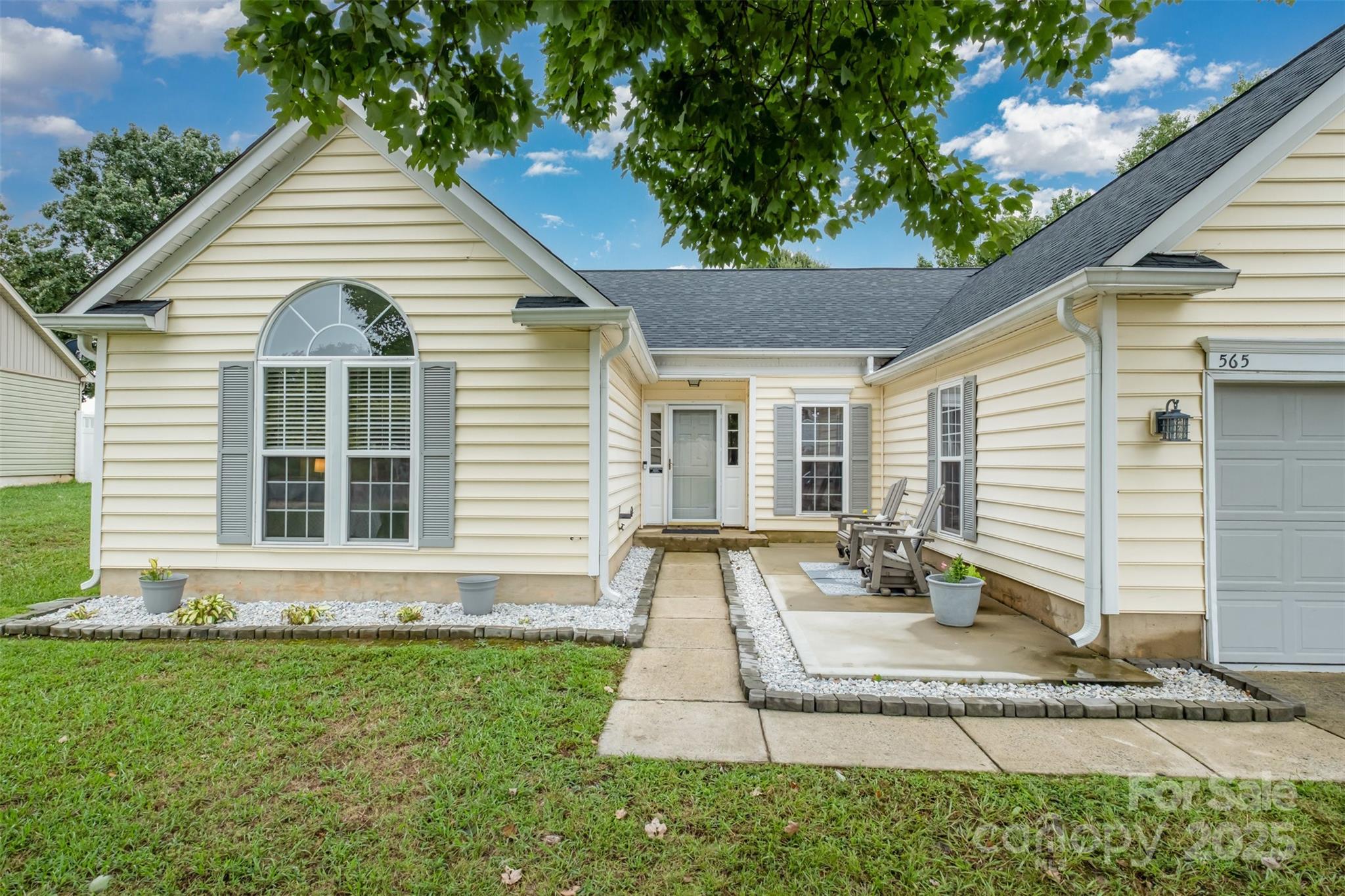 565 Viking Place SW