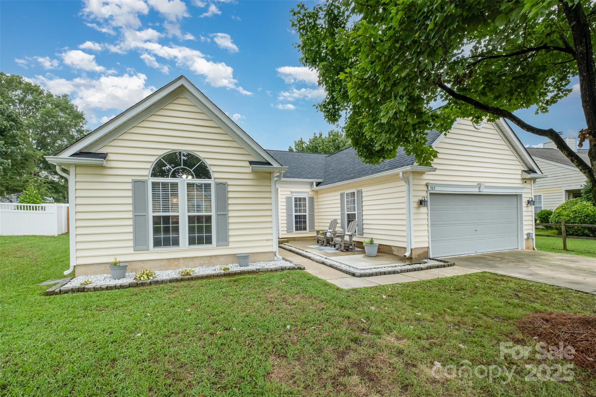 565 Viking Place SW